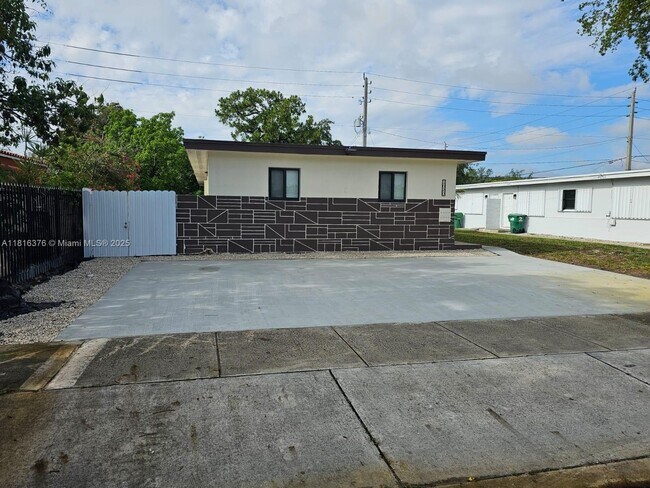 Primary Photo - 1020 Opa-locka Blvd