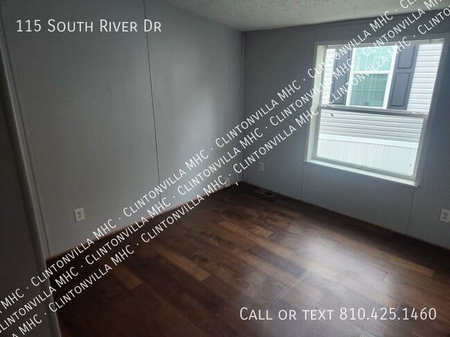 Building Photo - 115 S River Dr