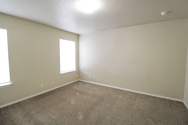 Building Photo - 16122 Branching Oaks