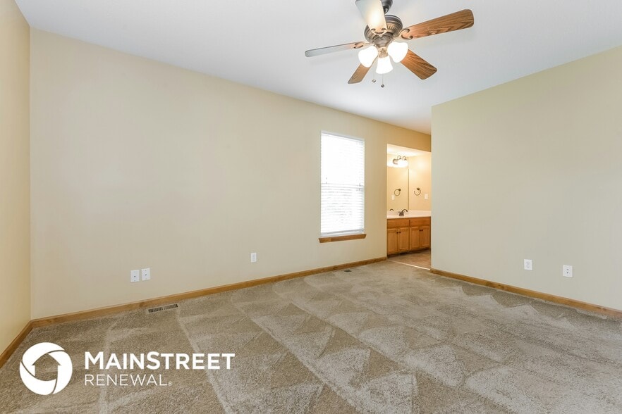 Building Photo - 1700 Clear Creek Dr