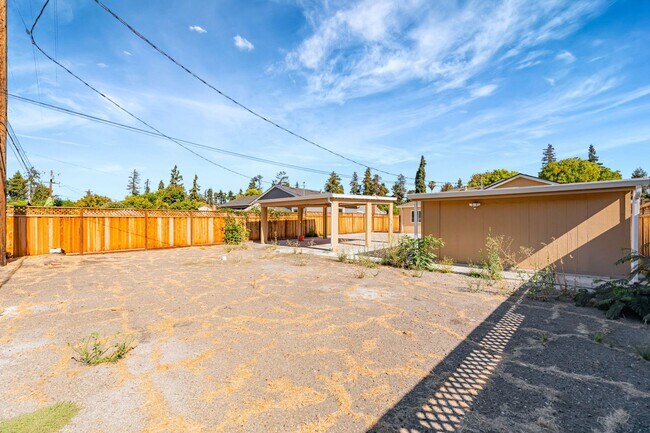 Building Photo - 2125 Walnut Grove Ave