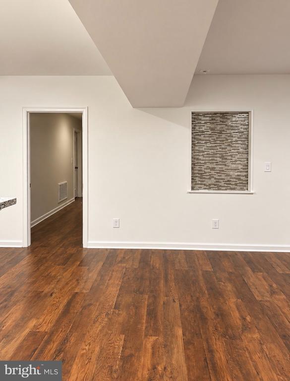 Building Photo - 25209 Eisenhower Dr