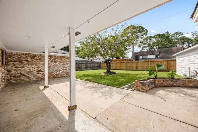 Building Photo - 5923 Pebble Springs Dr