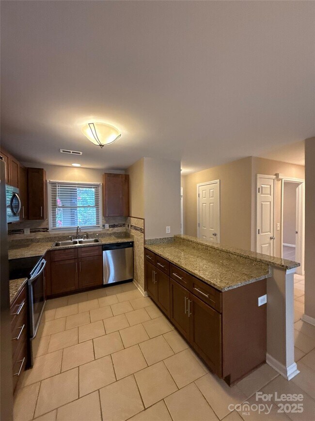 Building Photo - 9801 Emerald Point Dr
