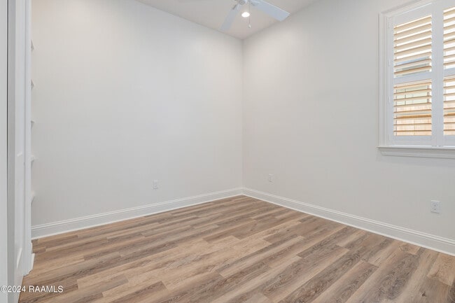 Building Photo - 105 Tea Rose Dr