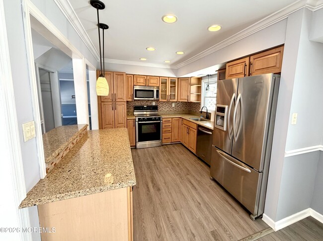 Building Photo - 70 Village Dr