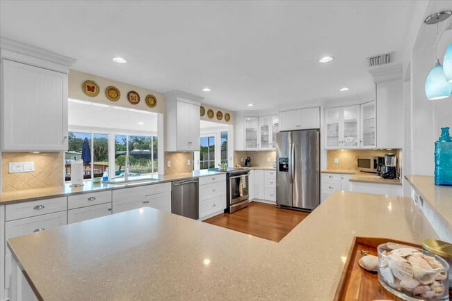 Building Photo - 2732 Valencia Dr