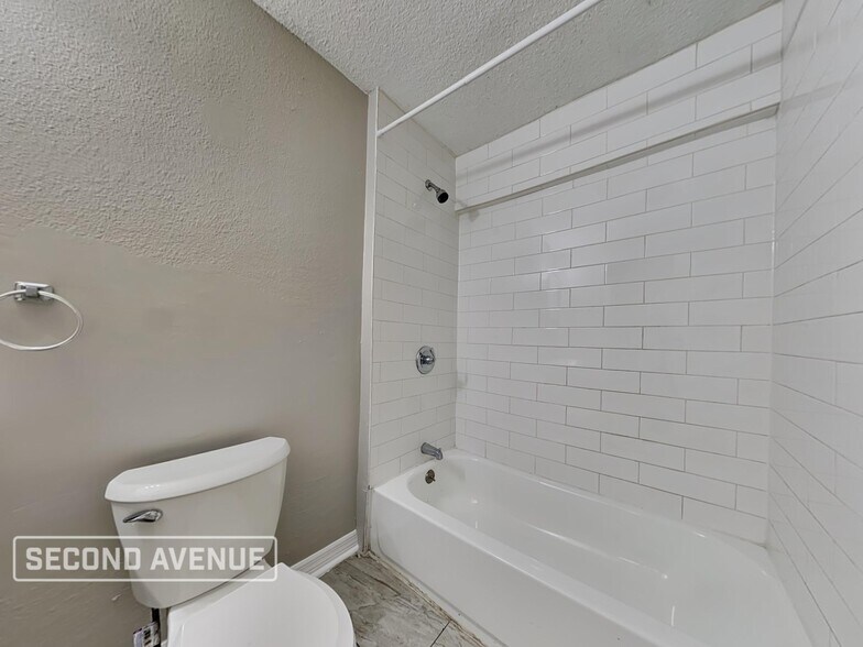 Building Photo - 1548 W 23rd St