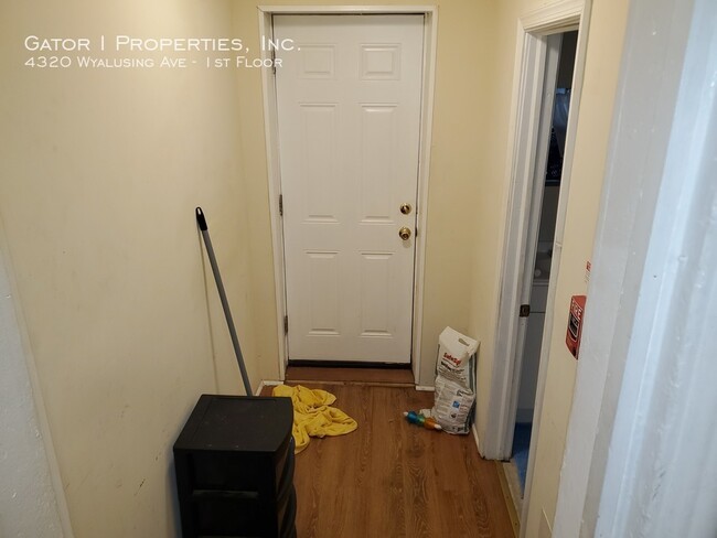 Building Photo - LARGE 1 Bedroom, renovated! FOR RENT!!