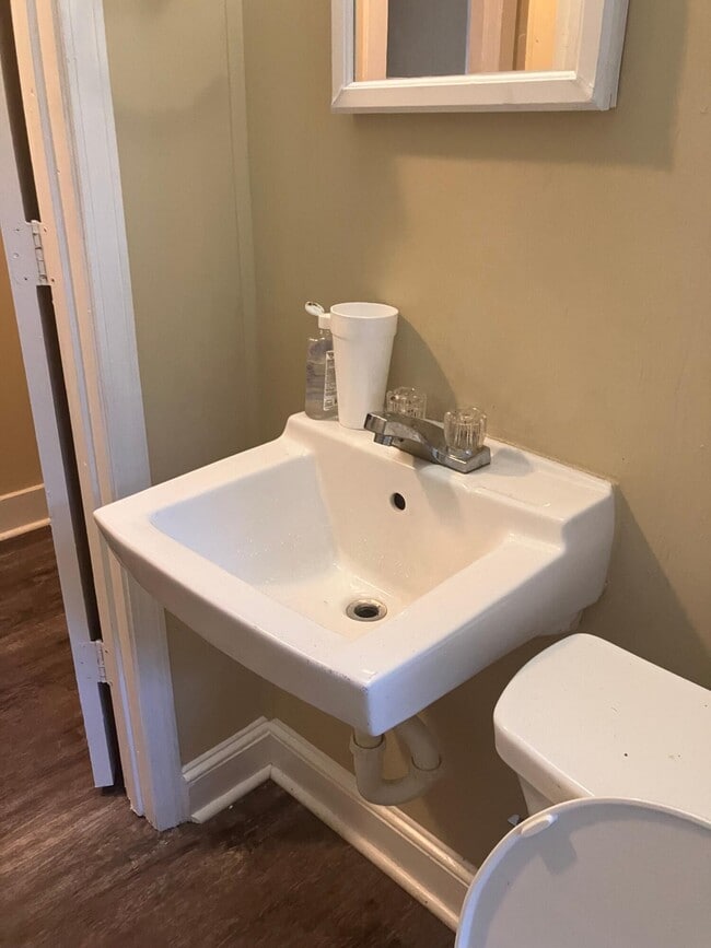 Building Photo - 1 Dunway Dr