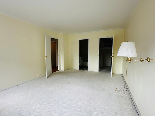 Building Photo - 5757 N Sheridan Rd