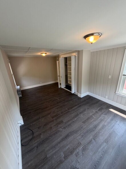Building Photo - 210 N Cherry St