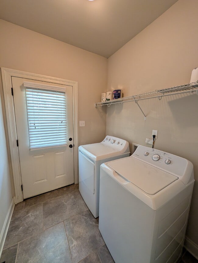 Building Photo - 4140 Fieldstone Lp