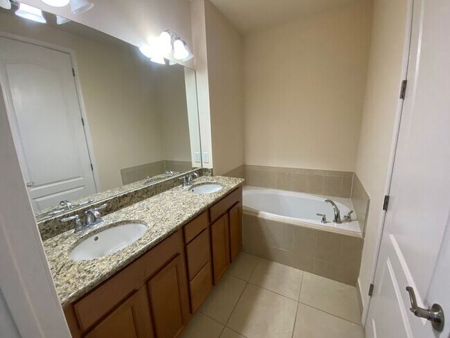 Building Photo - 3/2.5 Eagle Creek Townhome