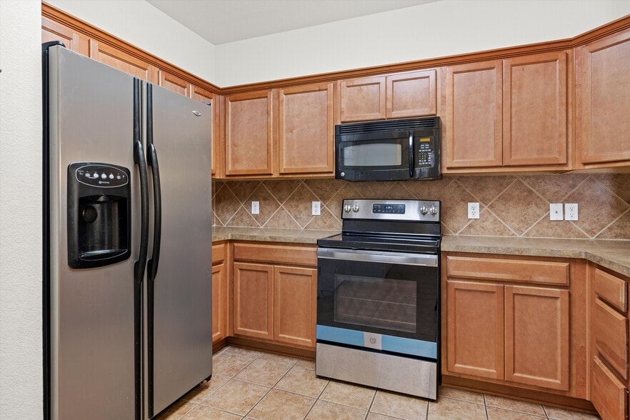 Kitchen - 2725 Hyde Park Dr