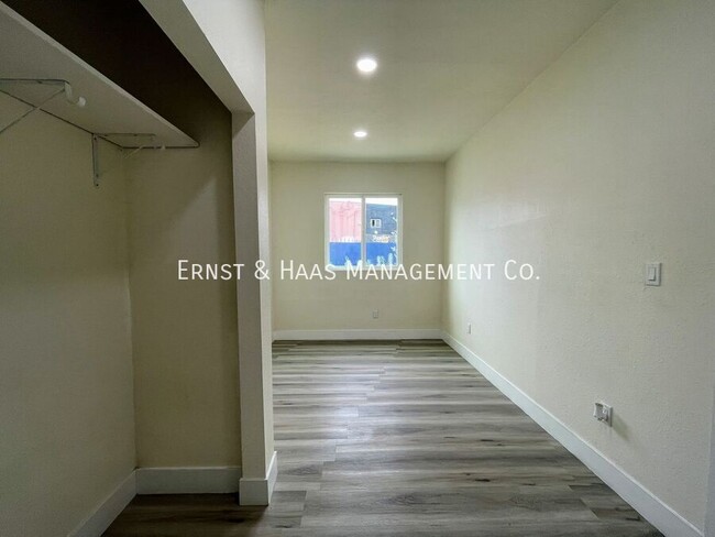 Building Photo - Recently Remodeled and Upgraded Apartment ...