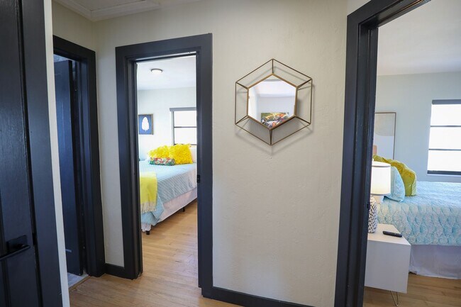 Building Photo - Fully Furnished Luxury Waterfront Unit w/in Walking Distance to the Shopping, Beach, Restaurants,...