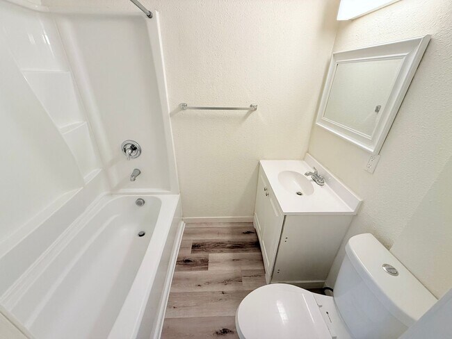 Building Photo - Pet friendly 1 bed apartment in South Lake Tahoe