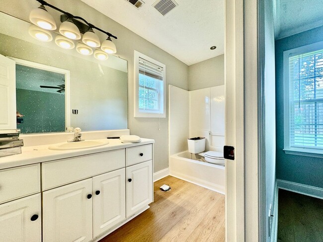 Building Photo - 609 Clifden Ct