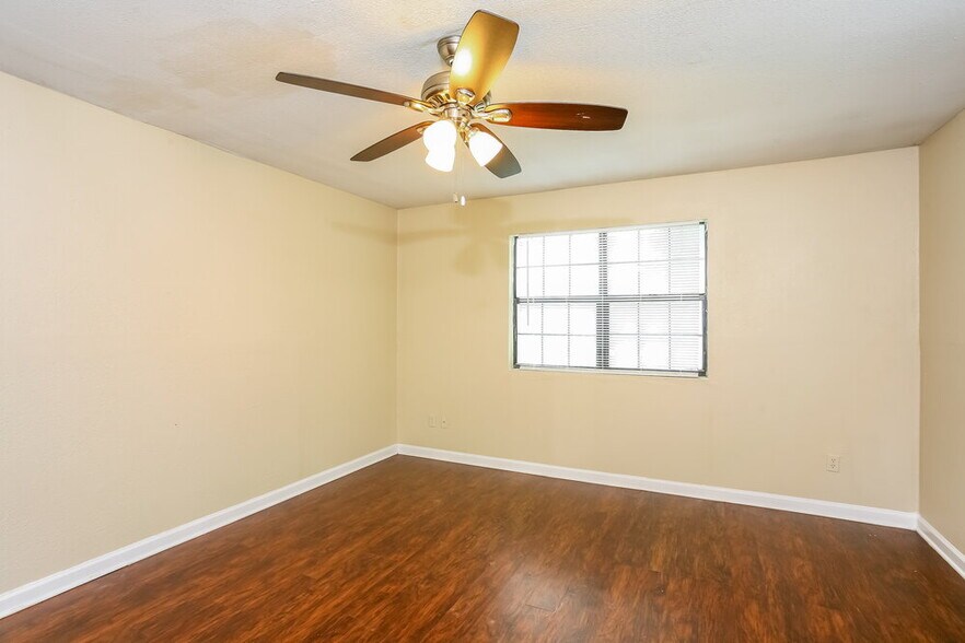 Building Photo - 913 Joe Bailey St