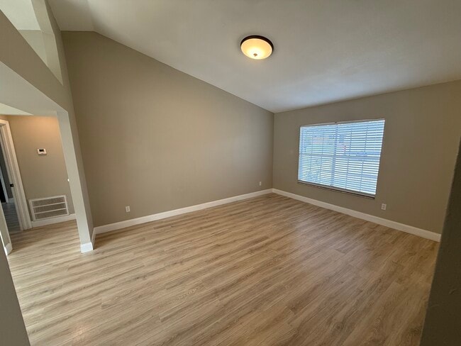 Building Photo - 3025 Greynolds St