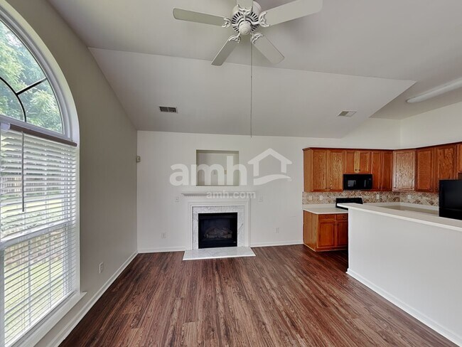 Building Photo - 13424 Planters Row Dr