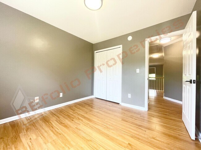 Building Photo - Lovely 4 Bedroom, 2.5 Bath Home w/ 2-Car G...