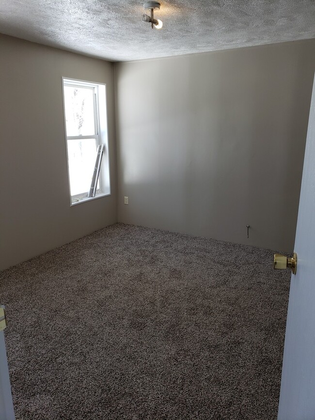 Building Photo - 3 Bed, 2 bath manufactured home in Egin!