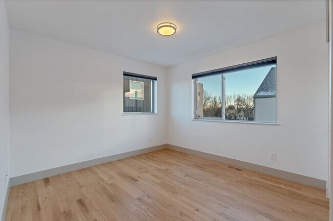 Building Photo - Move In READY!!!   Single family home in s...