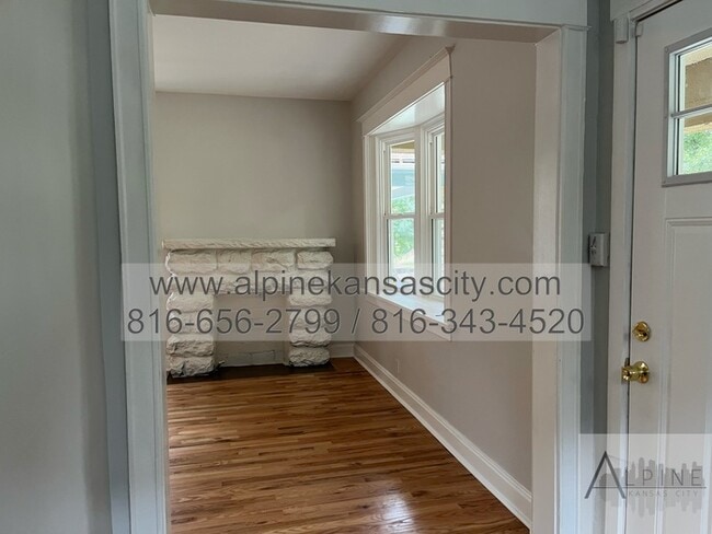 Building Photo - Huge Bonus Room, Vouchers Accepted