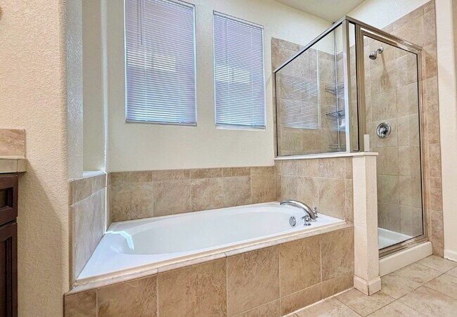 Building Photo - Fantastic 4 Bed 2.5 Bath + Office 2 Car Attached Garage in Murphy Creek Community Pool + Tennis C...