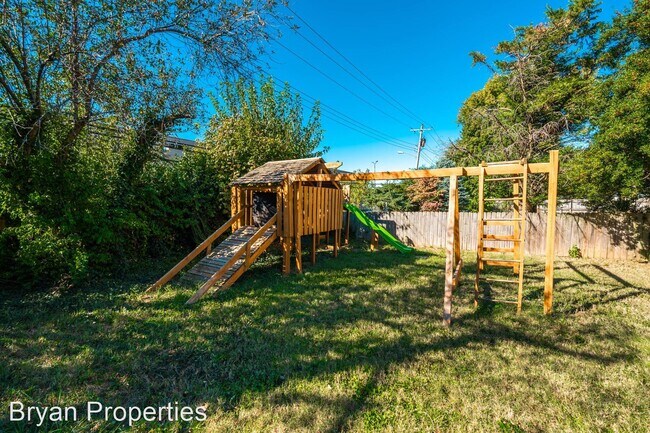 Building Photo - 3 br, 2 bath House - 2825 S. Stewart Ave