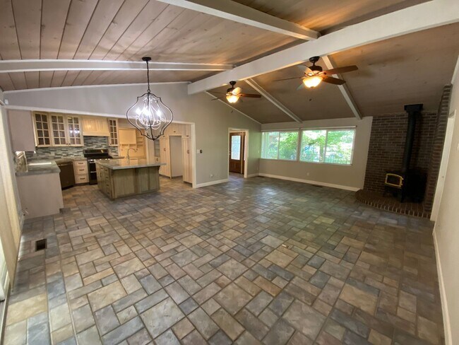 Building Photo - Spacious home in Green Acres coming soon!