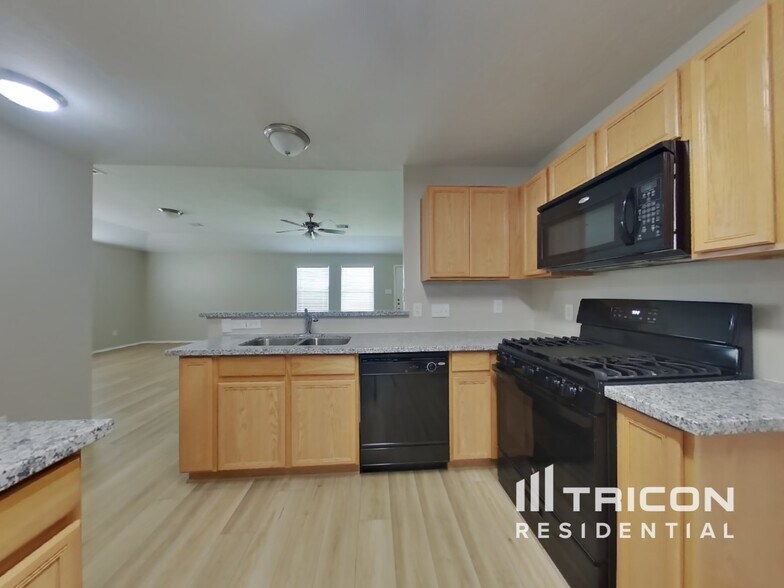 Building Photo - 2926 Umiak Dr