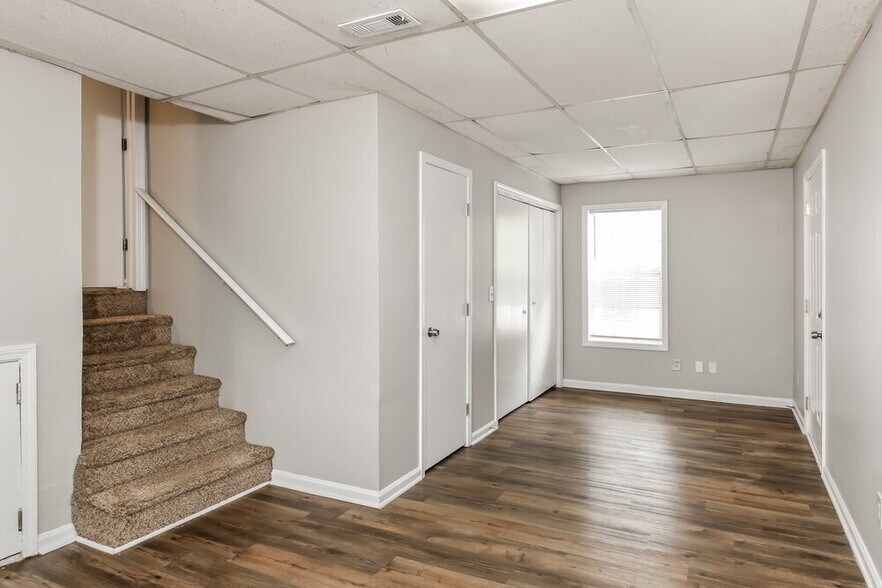 Building Photo - 2985 Valley View Cir