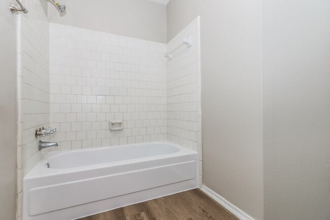 Building Photo - 2406 Heathergold Dr