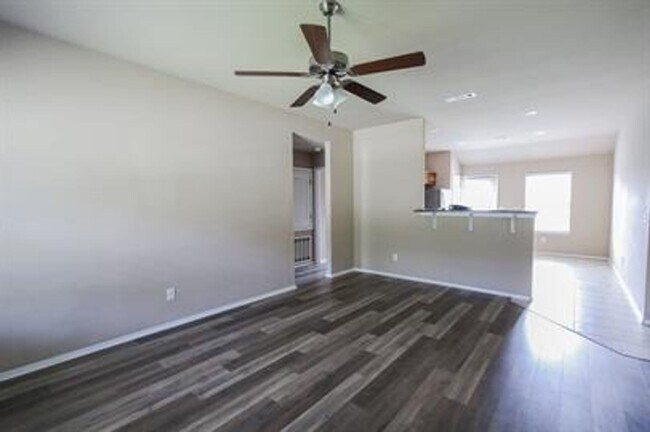 Building Photo - Beautiful East Fayetteville 3 bedroom/2 ba...