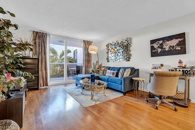 Building Photo - 1904 S Ocean Dr