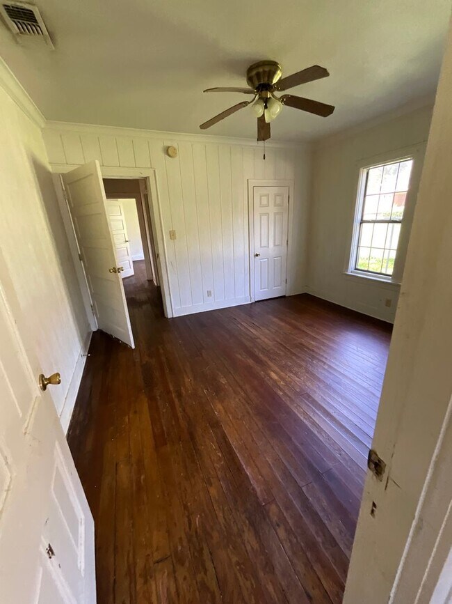 Building Photo - Section 8 Approved