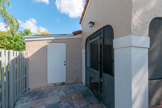 Building Photo - 1579 Springside Dr