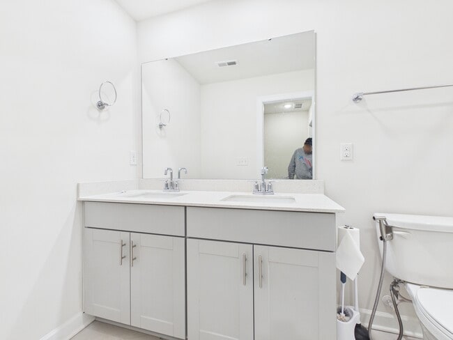 Building Photo - 3941 Woodland View Dr