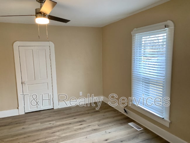 Building Photo - 6155 Broadway St