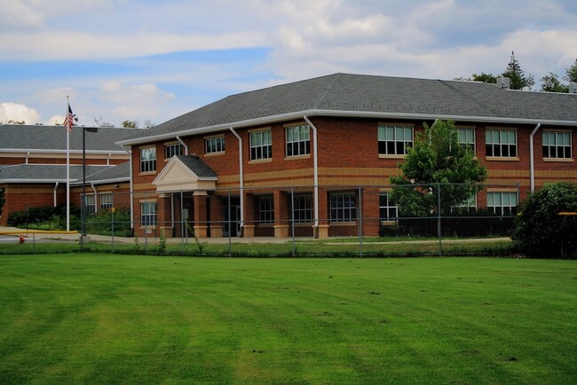 Building Photo - 88 Main St