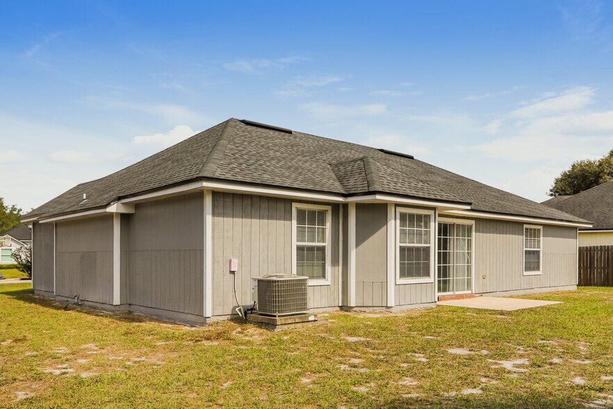 Building Photo - 6621 Delta Post Dr W