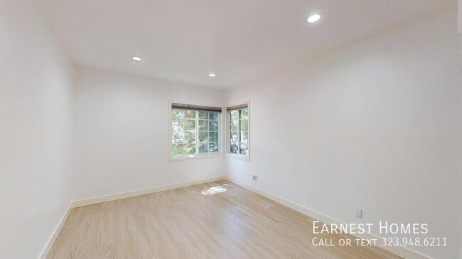Building Photo - 5844 Vesper Ave