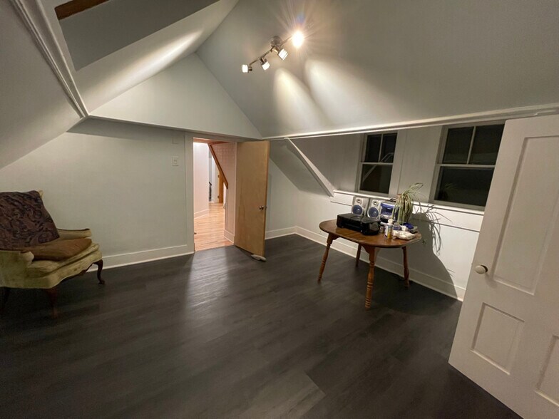 Building Photo - 18 Salmon Falls Rd