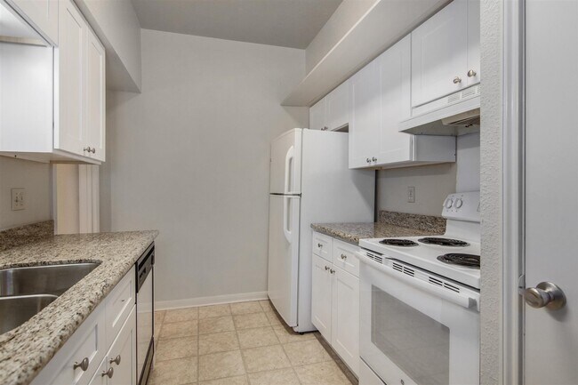 Building Photo - 2400 N Braeswood Blvd