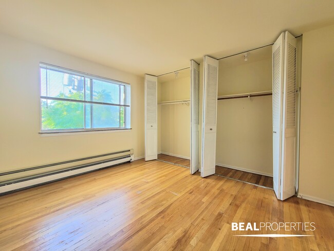 Building Photo - 660 W Wrightwood Ave