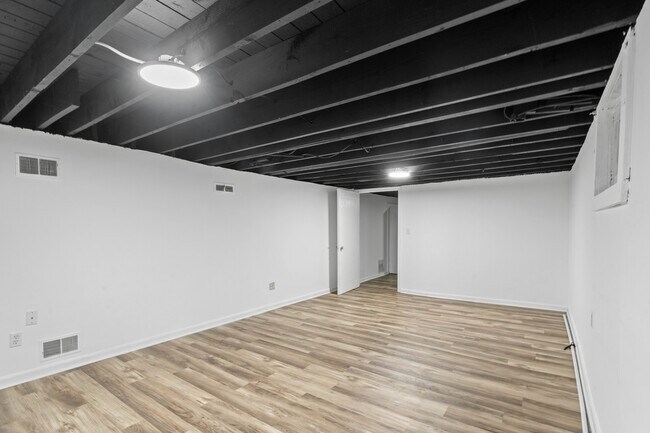 Building Photo - 2416 Sherry Rd