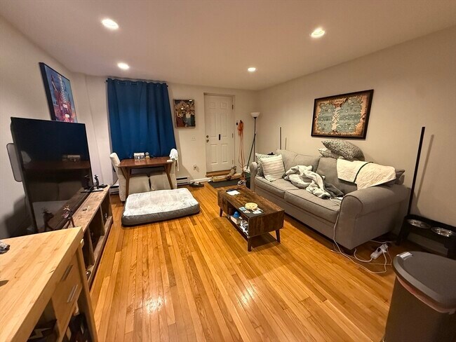 Building Photo - 18-20 E Springfield St